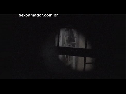 ❤️ Blondie blir hemligt videofilmad av en voyeur från grannskapet gömd bakom ihåliga tegelstenar Sex at sv.sexarxiv.ru ❌